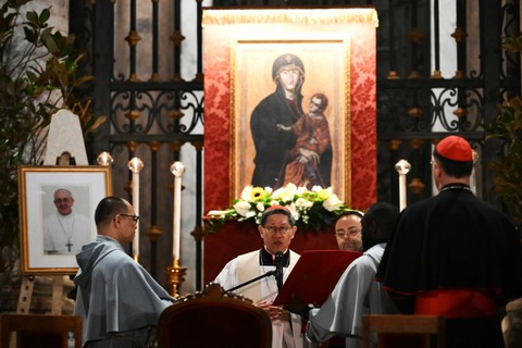 Hình ảnh đầu tiên về ngôi mộ của Giáo hoàng Francis - Ảnh 3.