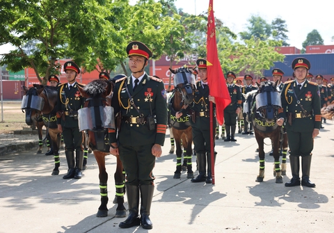 Bí thư Trung ương Đoàn Nguyễn Minh Triết thăm, động viên Cảnh sát cơ động kỵ binh - Ảnh 3.