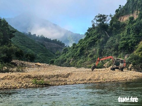 Thượng nguồn suối du lịch Đà Nẵng bị cày xới vì nạn khai thác cát trộm - Ảnh 9.