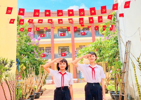 Giới trẻ lan tỏa 'gene yêu nước': Hát Quốc ca, nhuộm đỏ mạng xã hội - Ảnh 1.