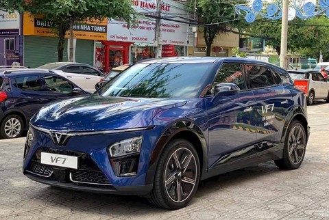 Mỗi ngày VinFast bán được 460 xe điện trên toàn cầu, thu về 120 tỉ đồng - Ảnh 1.