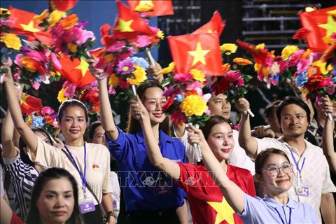 Người dân TP.HCM tự hào luyện tập trong đội hình diễu hành ngày đại lễ 30-4 - Ảnh 2.