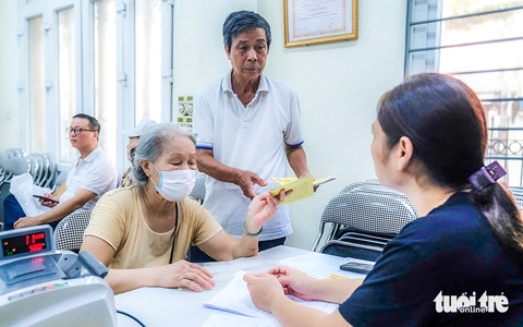 Tin tức sáng 26-4: Dự kiến 1,6 triệu người già không có lương hưu nhận trợ cấp từ 1-7 - Ảnh 1. Tin tức sáng 26-4: Dự kiến 1,6 triệu người già không có lương hưu nhận trợ cấp từ 1-7 - Ảnh 2.