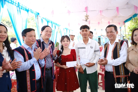 Ngôi làng cuối cùng của tỉnh Bình Định có điện - Ảnh 4.