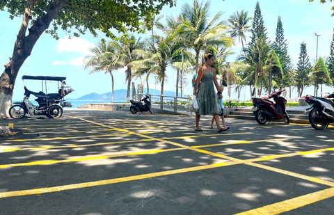 Khai thác 8 điểm giữ xe ở bãi biển Nha Trang phục vụ người dân, du khách - Ảnh 1. Nha Trang - Ảnh 1.