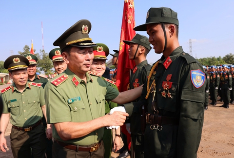 Trưởng Ban Tuyên giáo và Dân vận Trung ương thăm, động viên lực lượng công an diễu binh - Ảnh 4.