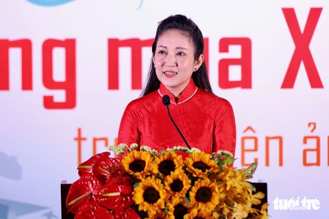 Âm vang đại thắng mùa Xuân 1975 sống mãi trong điện ảnh Việt - Ảnh 7. Trưng bày hình ảnh phim Địa đạo, Ngã ba Đồng Lộc, Mùi cỏ cháy... tại đường đi bộ Nguyễn Huệ - Ảnh 5.