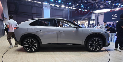 Mazda EZ-60 - Ảnh 4.