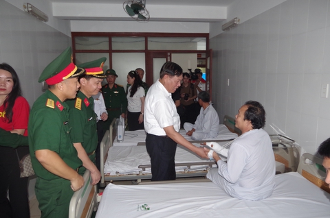 Thăm và hỗ trợ y tế, động viên quân dân Trường Sa những ngày tháng 4 lịch sử - Ảnh 5.