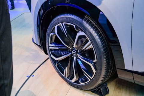 Mazda EZ-60 - Ảnh 14.