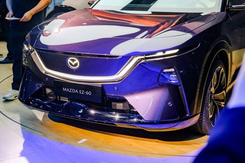 Mazda EZ-60 - Ảnh 13.