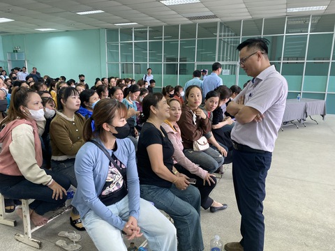 Doanh nghiệp nói đi tù để được xóa nợ, công nhân hỏi vì sao nợ 33 tháng bảo hiểm mà không bị xử lý? - Ảnh 2.