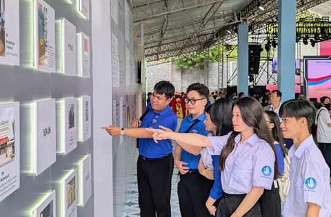 50 sự kiện, hoạt động nổi bật của TP.HCM có Chiến dịch Hồ Chí Minh toàn thắng - Ảnh 3. 50 sự kiện, hoạt động nổi bật của TP.HCM có Chiến dịch Hồ Chí Minh toàn thắng - Ảnh 4.