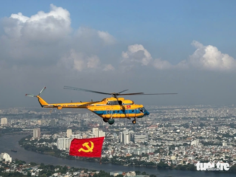 Tiêm kích gầm thét, nhào lộn trình diễn giữa trung tâm TP.HCM - Ảnh 9. tiêm kích - Ảnh 13.