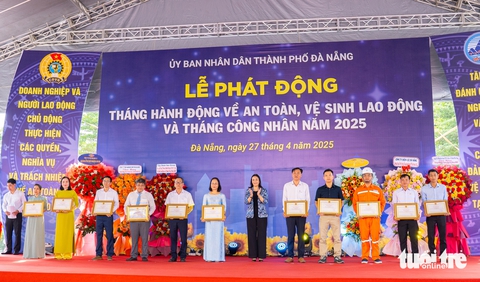 Trao 34 mái ấm cho công nhân khó khăn tại Đà Nẵng - Ảnh 1.