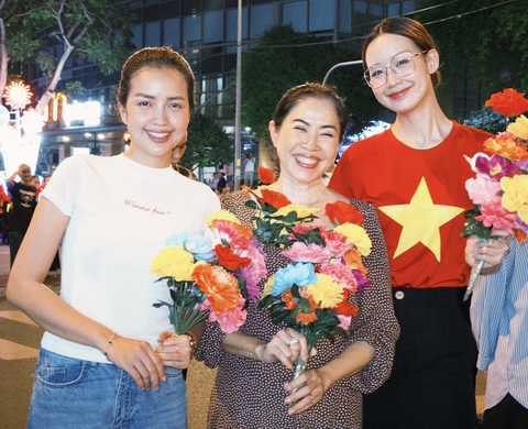 40 năm trước là thiếu nhi biểu diễn, 40 năm sau là nghệ sĩ diễu hành - Ảnh 3. 40 năm trước là thiếu nhi biểu diễn, 40 năm sau là nghệ sĩ diễu hành - Ảnh 3.