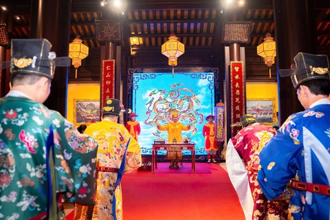 Thưởng trà Hoàng cung tại Nhà Di Nhiên Đường, Thiệu Phương Viên, Đại Nội, Huế. - Ảnh 5. Thưởng trà Hoàng cung tại Nhà Di Nhiên Đường, Thiệu Phương Viên, Đại Nội, Huế - Ảnh 5.