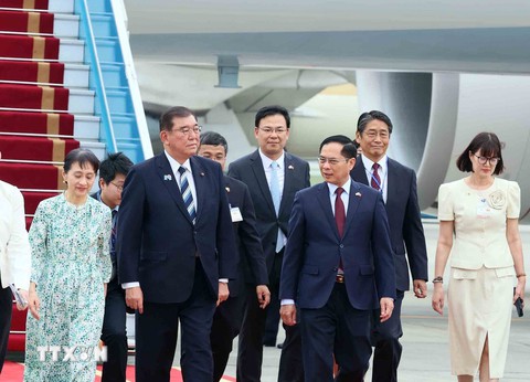 Thủ tướng Nhật Bản Ishiba Shigeru đến Hà Nội, bắt đầu chuyến thăm đầu tiên đến Việt Nam - Ảnh 2.