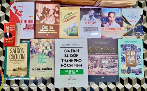 Sôi động sách văn hóa, lịch sử dịp đại lễ: Độc giả gặp lại Ván bài lật ngửa - Ảnh 3. 30-4 - Ảnh 3.