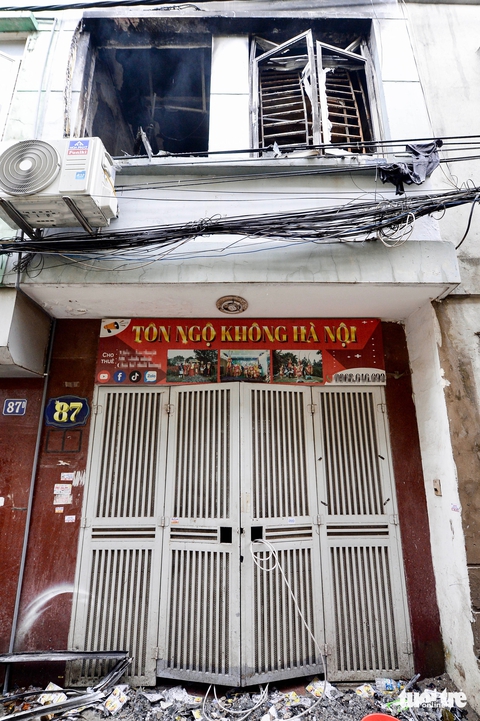 Hiện trường căn nhà bốc cháy lúc rạng sáng làm 3 người chết - Ảnh 4.
