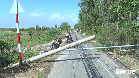 Mưa dông làm sập, tốc mái hơn 130 căn nhà ở An Giang - Ảnh 1.
