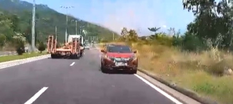 Xử phạt, trừ điểm giấy phép nữ tài xế lái xe hơi ngược chiều ở đèo Cù Hin - Ảnh 1. xử phạt - Ảnh 1.