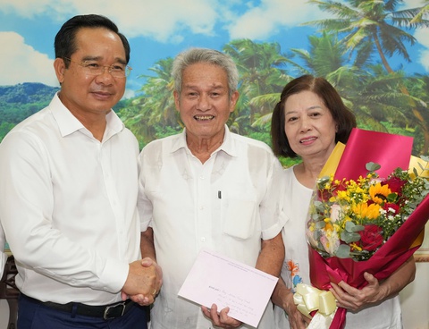 Chủ tịch Nguyễn Văn Được thăm cán bộ, chiến sĩ làm nên Đại thắng mùa xuân 1975 - Ảnh 3.