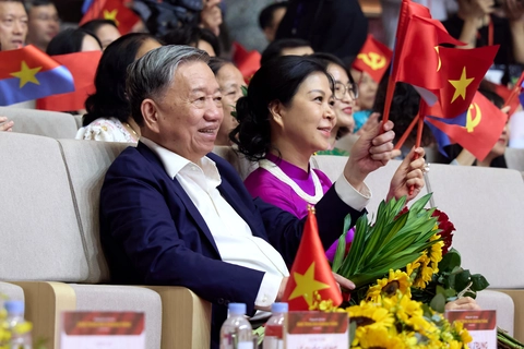 Tổng Bí thư Tô Lâm và phu nhân dự đêm nghệ thuật Đảng trong mùa xuân đại thắng - Ảnh 1. Tổng Bí thư Tô Lâm và Phu nhân dự đêm nghệ thuật Đảng trong mùa xuân đại thắng - Ảnh 1.