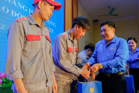 Nối lại ước mơ an cư lạc nghiệp cho người lao động khó khăn trong Tháng công nhân - Ảnh 4. Nối lại ước mơ an cư lạc nghiệp cho người lao động khó khăn trong Tháng công nhân - Ảnh 4.