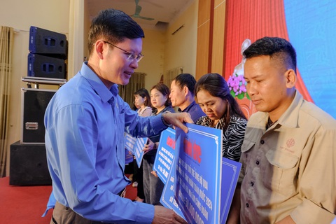 Nối lại ước mơ an cư cho công nhân lao động khó khăn - Ảnh 5. Nối lại ước mơ an cư lạc nghiệp cho người lao động khó khăn trong Tháng công nhân - Ảnh 7.