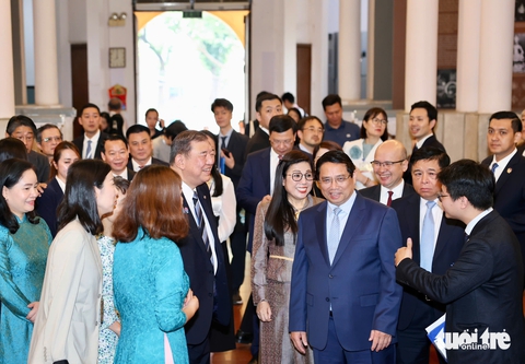 Thủ tướng Việt Nam và Nhật Bản cùng uống cà phê, thăm Bảo tàng Lịch sử - Ảnh 5.