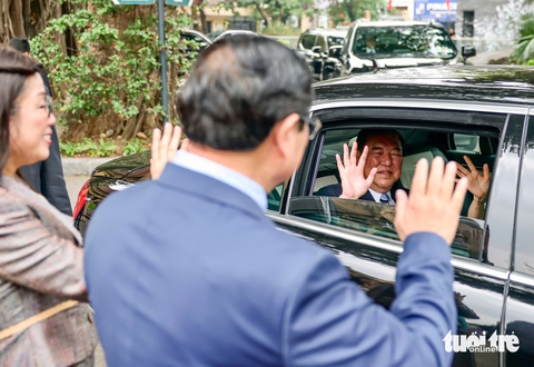 Thủ tướng Việt Nam và Nhật Bản cùng uống cà phê, thăm Bảo tàng Lịch sử - Ảnh 10.