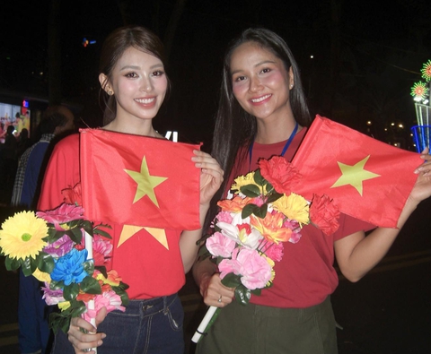- Ảnh 1. diễu hành - Ảnh 1.