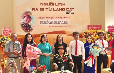 Ra mắt hồi ký của người lính bảo vệ bến tàu không số Vũng Rô nhân kỷ niệm 50 năm thống nhất đất nước - Ảnh 2. tàu không số - Ảnh 2.