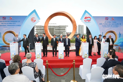 Biểu tượng Hữu nghị Quốc tế TP.HCM là vòng tròn Mobius vô tận - Ảnh 1. Biểu tượng Hữu nghị quốc tế TP.HCM là vòng tròn Mobius vô tận - Ảnh 1.