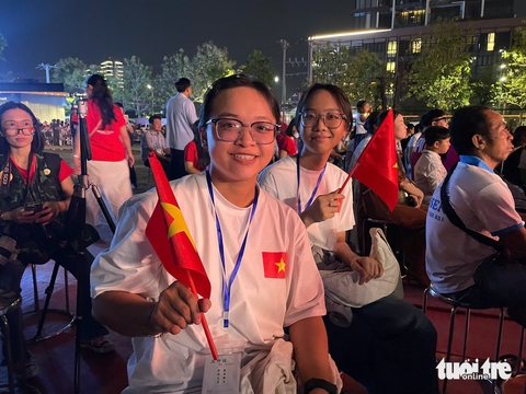 Tối nay, chương trình nghệ thuật Mùa xuân thống nhất - Ảnh 2. Tổng Bí thư và lãnh đạo Đảng, Nhà nước cùng lãnh đạo các nước dự chương trình Mùa xuân thống nhất - Ảnh 17.