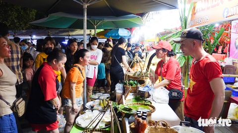 Hàng ngàn du khách đến tham quan Ngày hội du lịch, ẩm thực Phú Quốc năm 2025 - Ảnh 3.