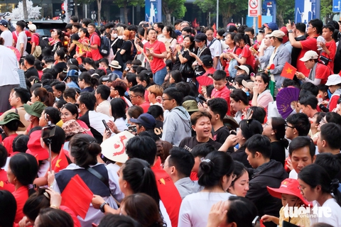 Hàng vạn người dân háo hức chờ đại lễ bắt đầu, đội diễu binh, diễu hành vào vị trí - Ảnh 3. diễu binh - Ảnh 19.