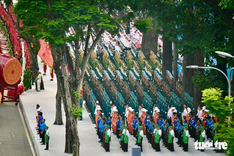 Hàng vạn người dân háo hức chờ đại lễ bắt đầu, đội diễu binh, diễu hành vào vị trí - Ảnh 4. diễu binh - Ảnh 22.