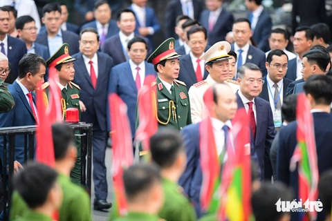Tổng Bí thư Tô Lâm và nhiều lãnh đạo cao cấp dự lễ diễu binh, diễu hành - Ảnh 5. Kỷ niệm 50 năm Giải phóng miền Nam, thống nhất đất nước: Mọi người Việt Nam đều là con dân nước Việt - Ảnh 5.