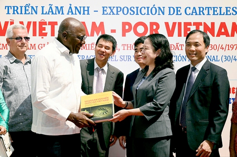 Triển lãm ảnh Vì Việt Nam: Thắt chặt tình hữu nghị Việt Nam - Cuba - Ảnh 1.