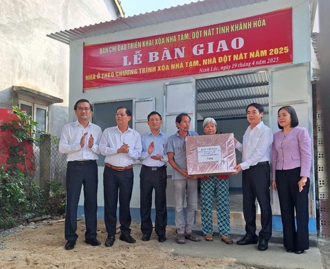 Khánh Hòa hoàn thành xóa hơn 1.300 nhà tạm, nhà dột nát - Ảnh 1. Khánh Hòa - Ảnh 1.