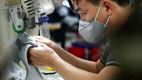 CNBC: Thuế quan 46% của Mỹ đối với Việt Nam có thể tác động lên các ông lớn may mặc, nội thất - Ảnh 1. thuế - Ảnh 1.