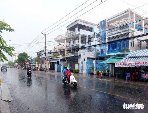 Triều cường khiến mặn lấn sâu vào nội đồng ở Kiên Giang - Ảnh 1.
