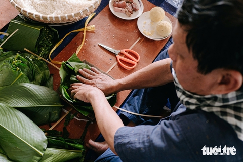 Thi gói, nấu bánh chưng dâng cúng Quốc Tổ Hùng Vương - Ảnh 6. Thi nấu bánh chưng dâng cúng Quốc Tổ Hùng Vương - Ảnh 6.