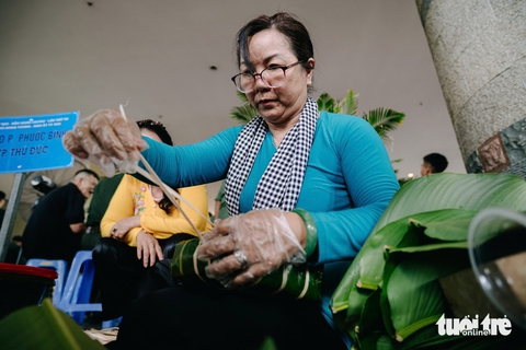 Thi gói, nấu bánh chưng dâng cúng Quốc Tổ Hùng Vương - Ảnh 11. Thi nấu bánh chưng dâng cúng Quốc Tổ Hùng Vương - Ảnh 11.