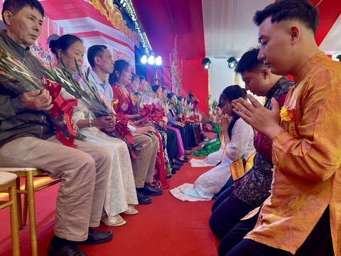 Cần thiết một lễ hội riêng để tri ân cha mẹ? - Ảnh 1. tri ân cha mẹ - Ảnh 1.