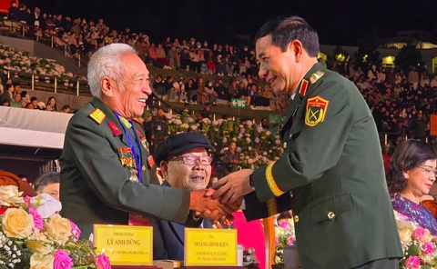 Đại tướng Phan Văn Giang dự lễ kỷ niệm 50 năm giải phóng Lâm Đồng - Ảnh 1.
