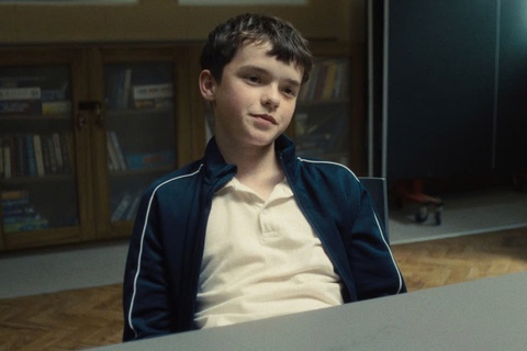 Điệu nhảy của Hoa hậu Ý Nhi gây tranh cãi; Netflix tranh giải Emmy cho Adolescence - Ảnh 5. Ý Nhi - Ảnh 3.