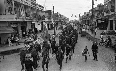 ổng tiến công và nổi dậy mùa Xuân 1975 - Ảnh 10.